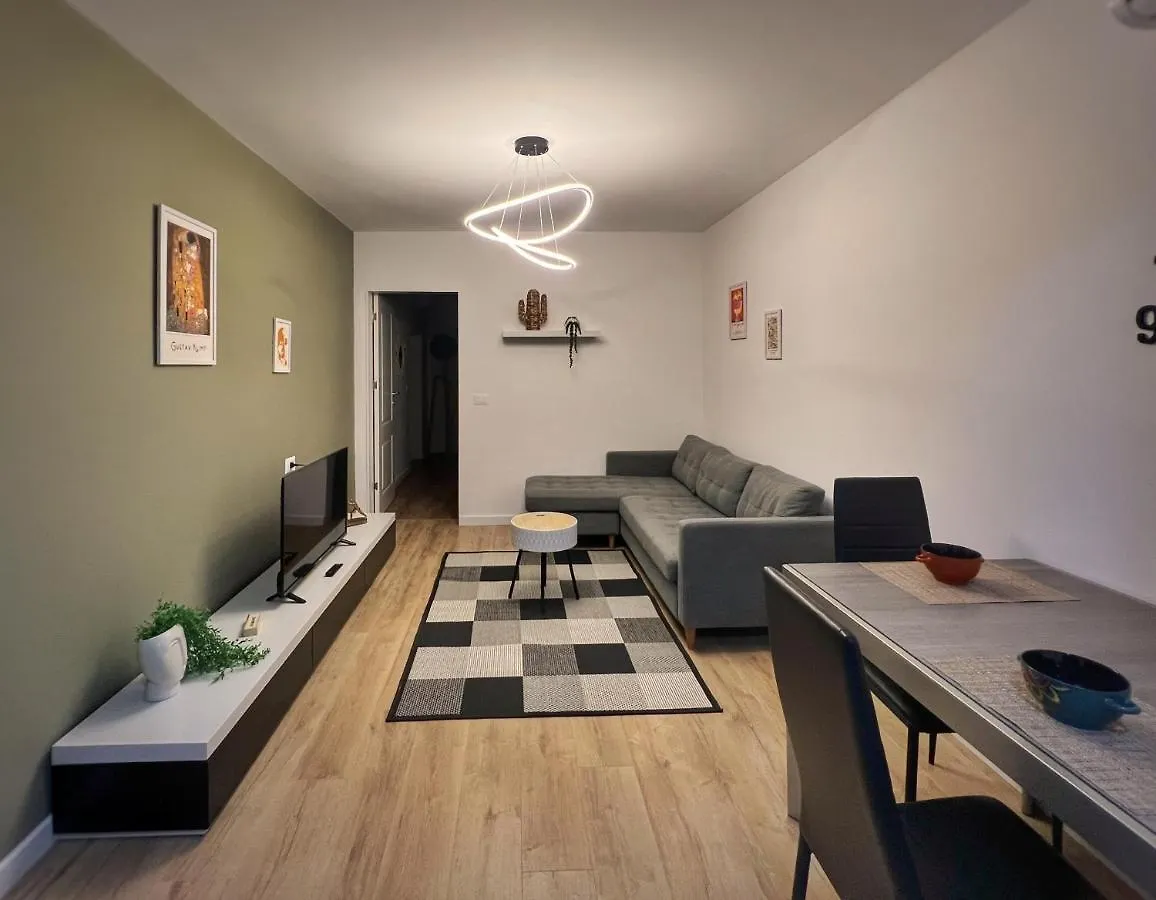 New Bazaar Cane Apartment 3 Tirana
